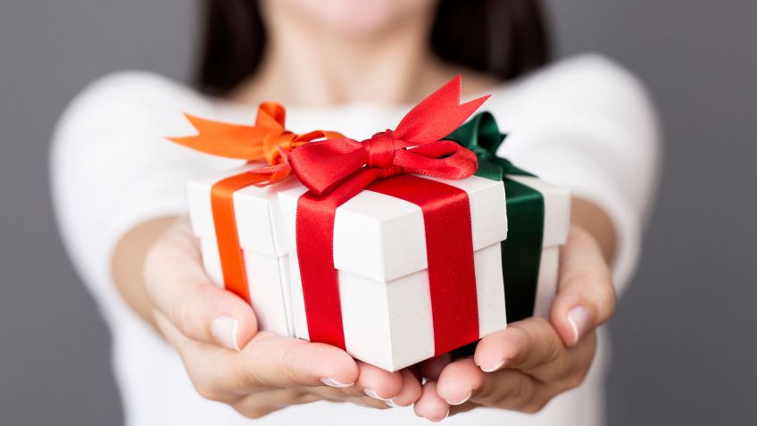 Para la ciencia, regalar regalos no está mal