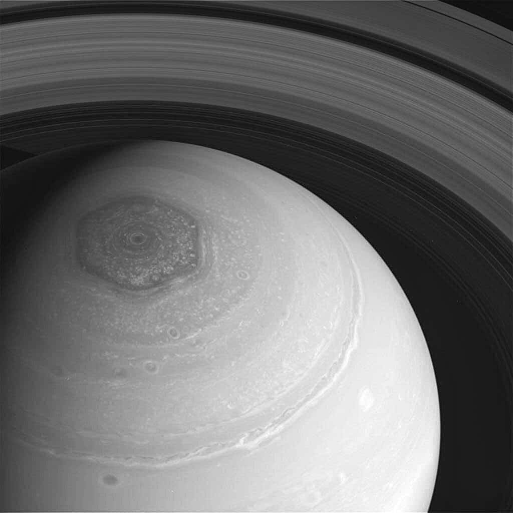 Toman nuevas imágenes del hexágono de Saturno