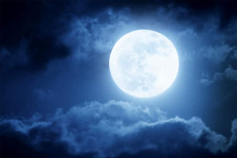 Asómbrate con las curiosidades de la Luna