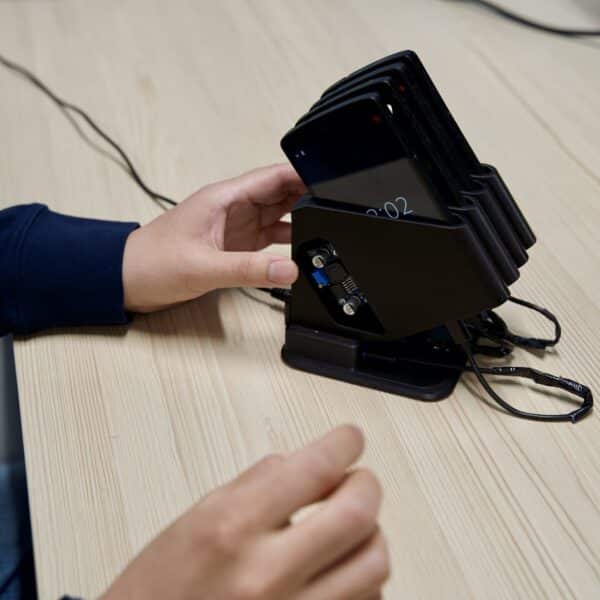 ¿Y si tu viejo móvil se convirtiera en un mini centro de datos? Así es la apuesta de la Universidad de Tartu para una tecnología más sostenible