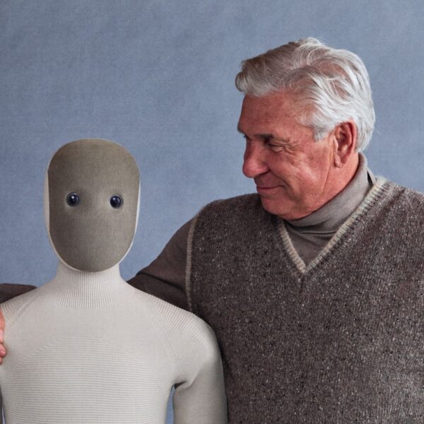 NEO, el humanoide doméstico de 1X abre reservas: así queda frente a los robots que ya existen