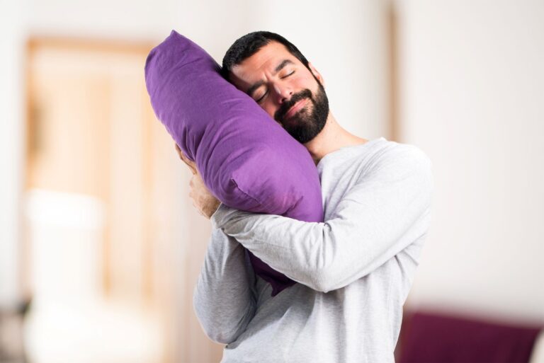 Dormir bien se convierte en prioridad: así están cambiando los rituales nocturnos ante el Día Mundial del Sueño